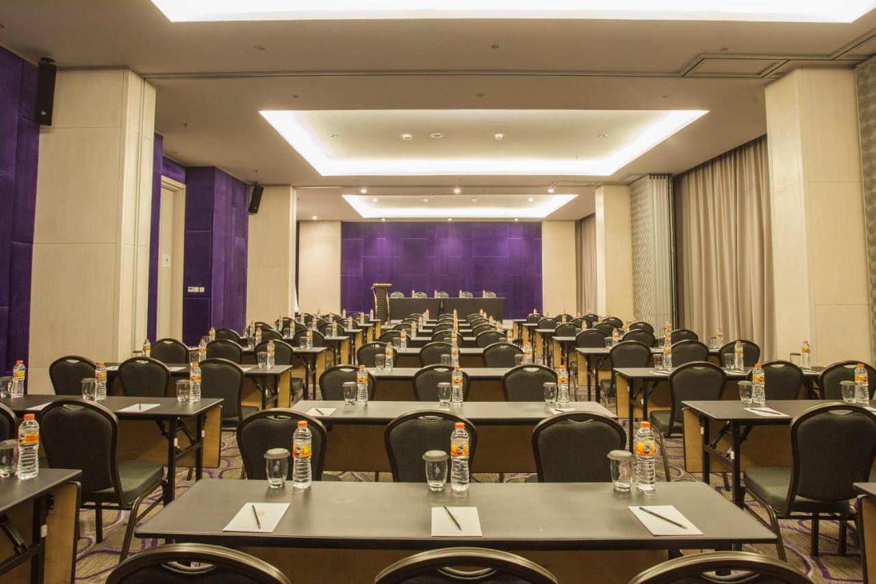 Swiss-Belinn Cikarang Exterior photo