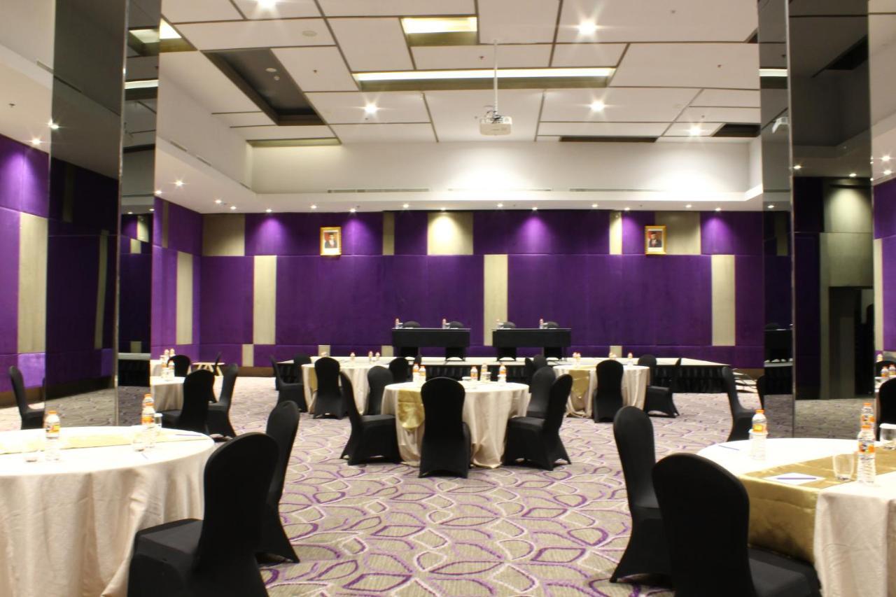 Swiss-Belinn Cikarang Exterior photo