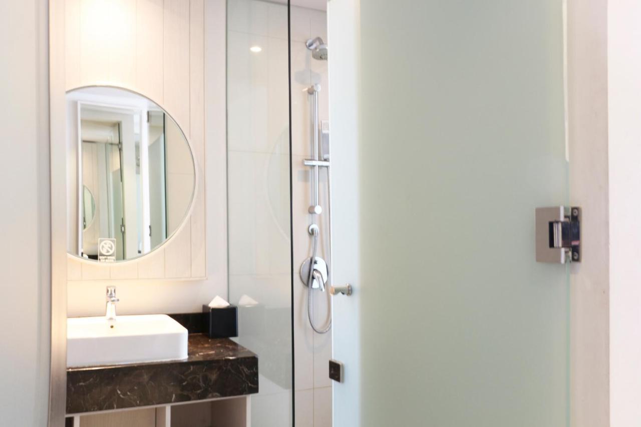 Swiss-Belinn Cikarang Exterior photo