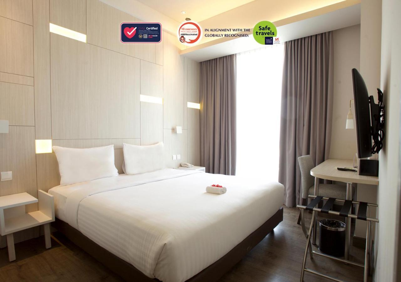 Swiss-Belinn Cikarang Exterior photo