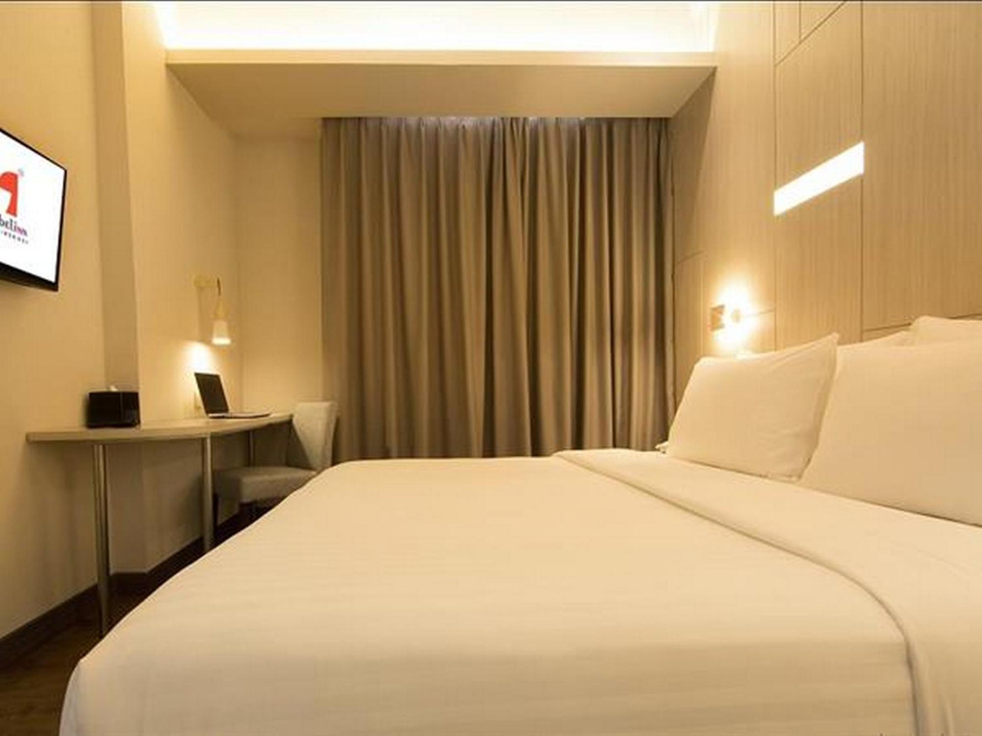 Swiss-Belinn Cikarang Exterior photo