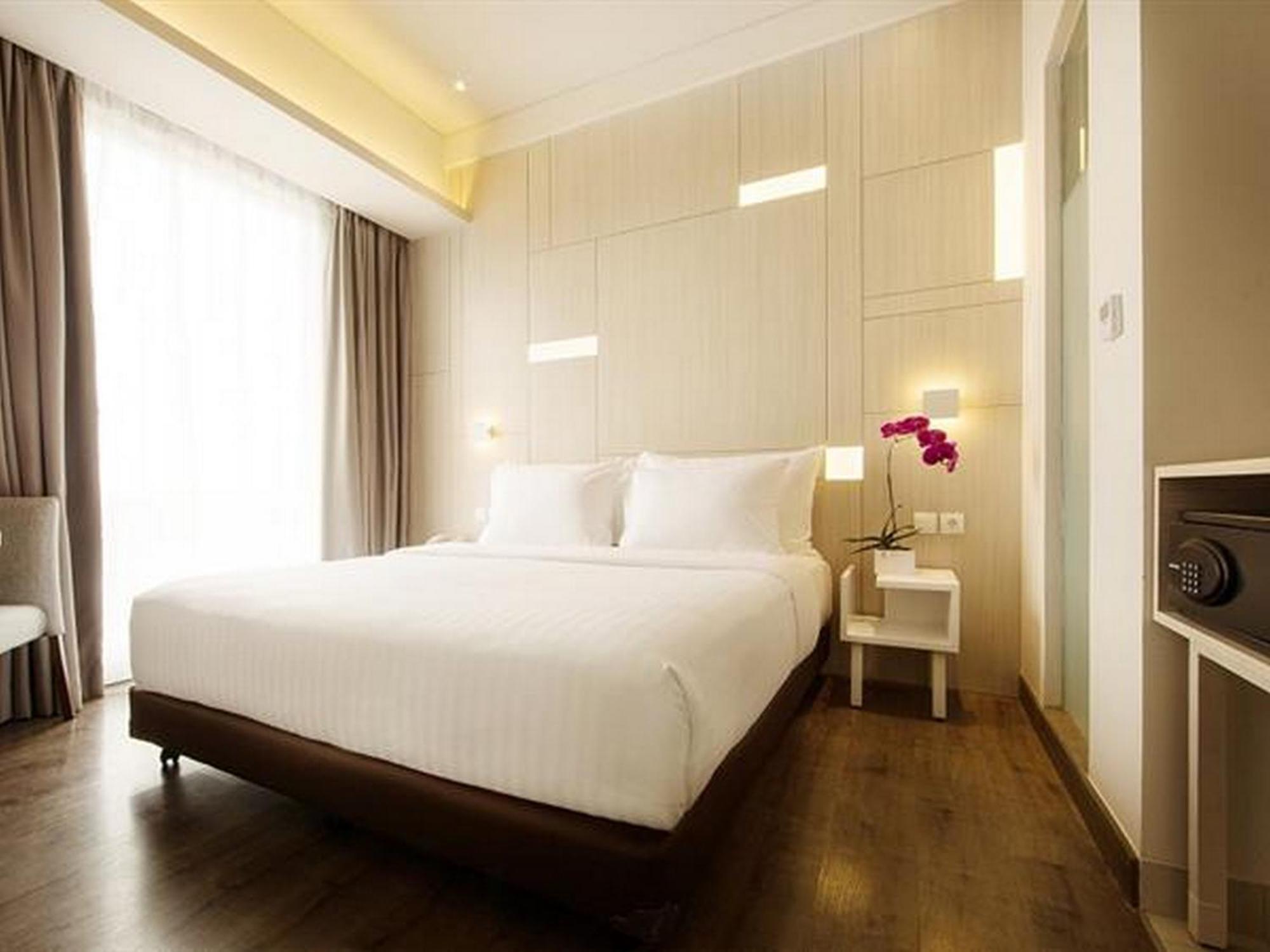 Swiss-Belinn Cikarang Exterior photo